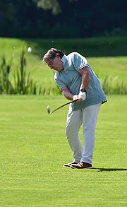 Schauspieler beim Golfen: Elmar Wepper war neben vielen Sportstars die prominenten Teilnehmer der 16. TOP-Trophy in München-Eichenried. Foto: Jo Petrus/Image 